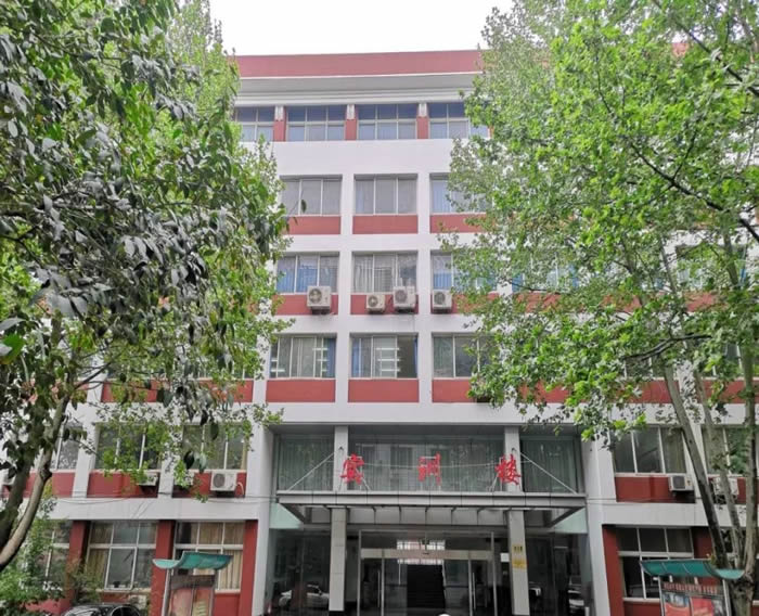 濟南應用技術(shù)職業(yè)中等專(zhuān)業(yè)學(xué)校